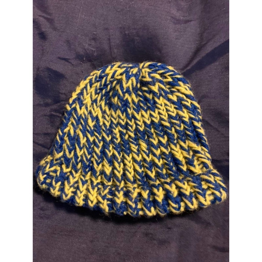 Handmade baby hats (bundle of 8) - Picture 9 of 9